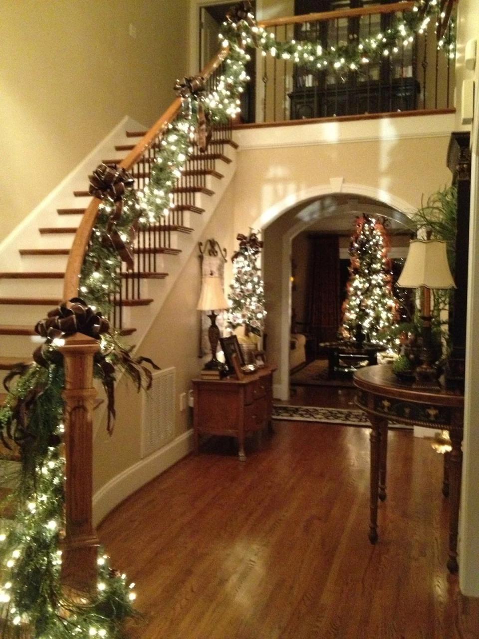 christmas decorating ideas for stairs Christmas Staircase Decorations Ideas for This Year