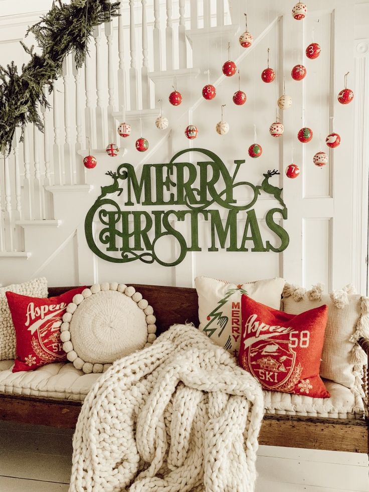 christmas wall decor ideas Christmas Wall Decor 10