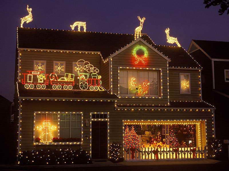 christmas decor for roof How To Make Amazing Christmas Rooftop Displays