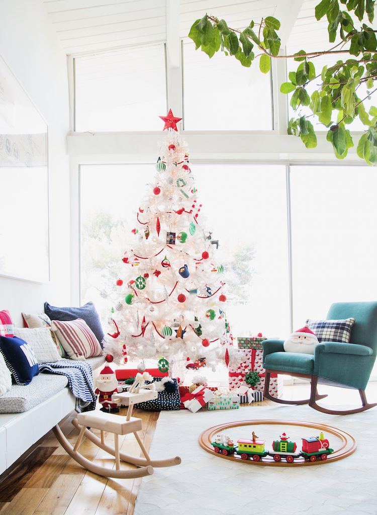 modern decor for christmas 60 Modern Christmas Decor Ideas for a Very Chic Holiday