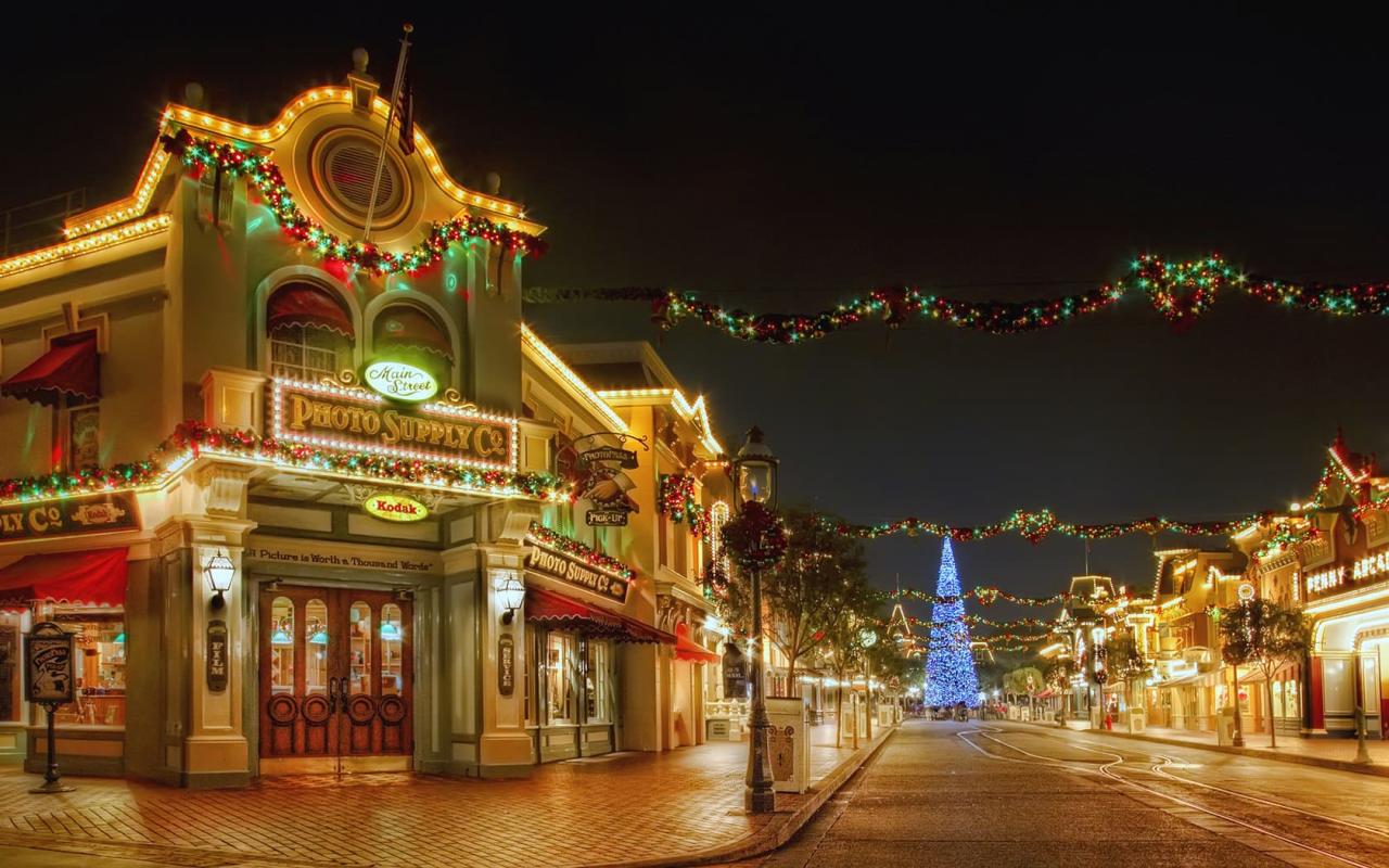 christmas decor at disneyland Disneyland Christmas Decorations