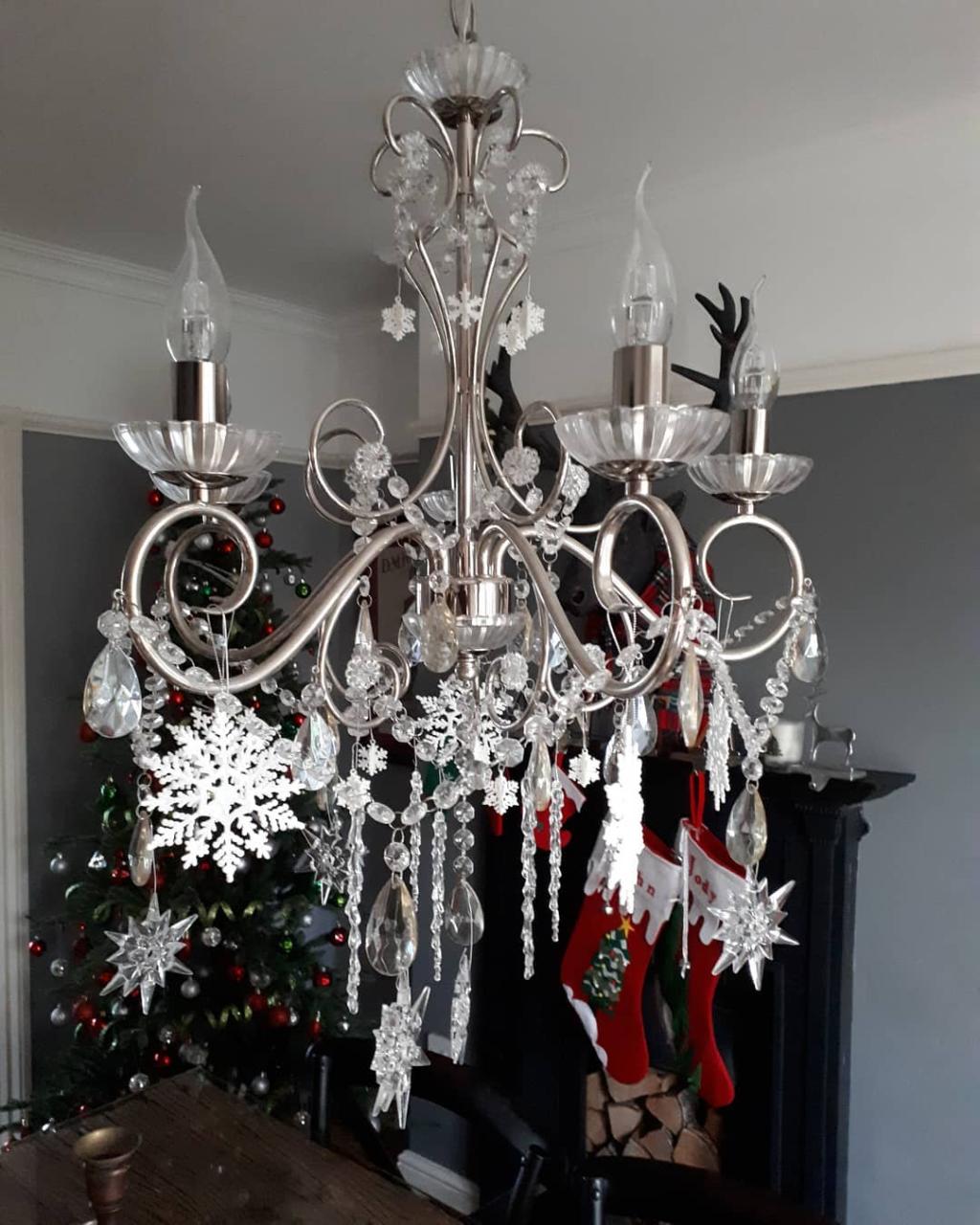 christmas decor for chandelier 50 Christmas Chandelier décor ideas for beauty raining over you