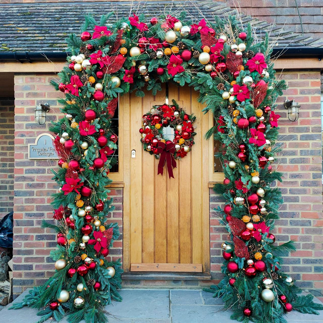 christmas decor at front door Front Door Christmas Decorating Company in London & Kent, UK — HeiDesigns