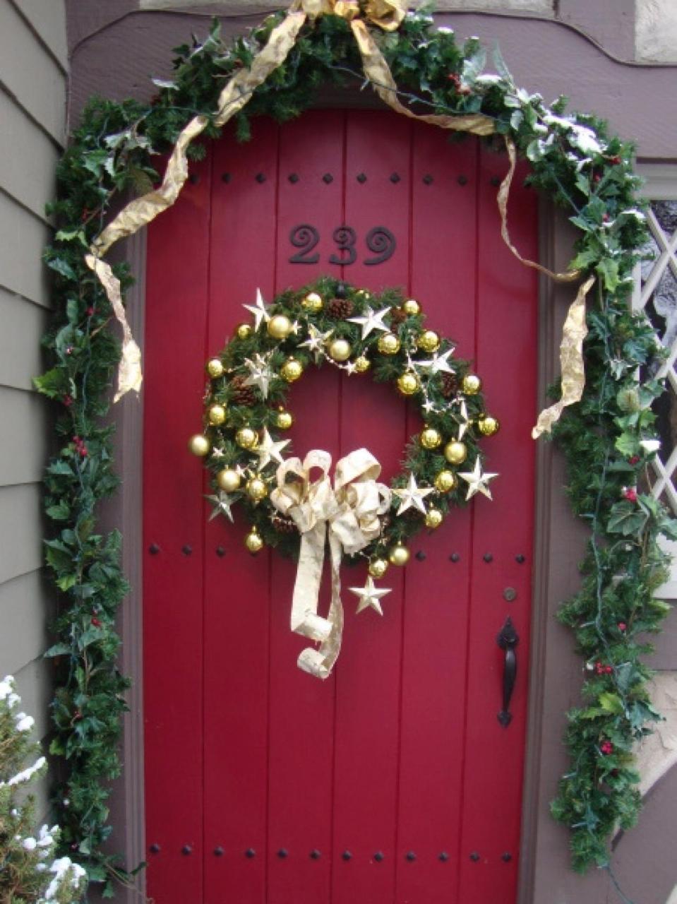 christmas front door decor 30 Creative Front Door Christmas Decorations Flawssy