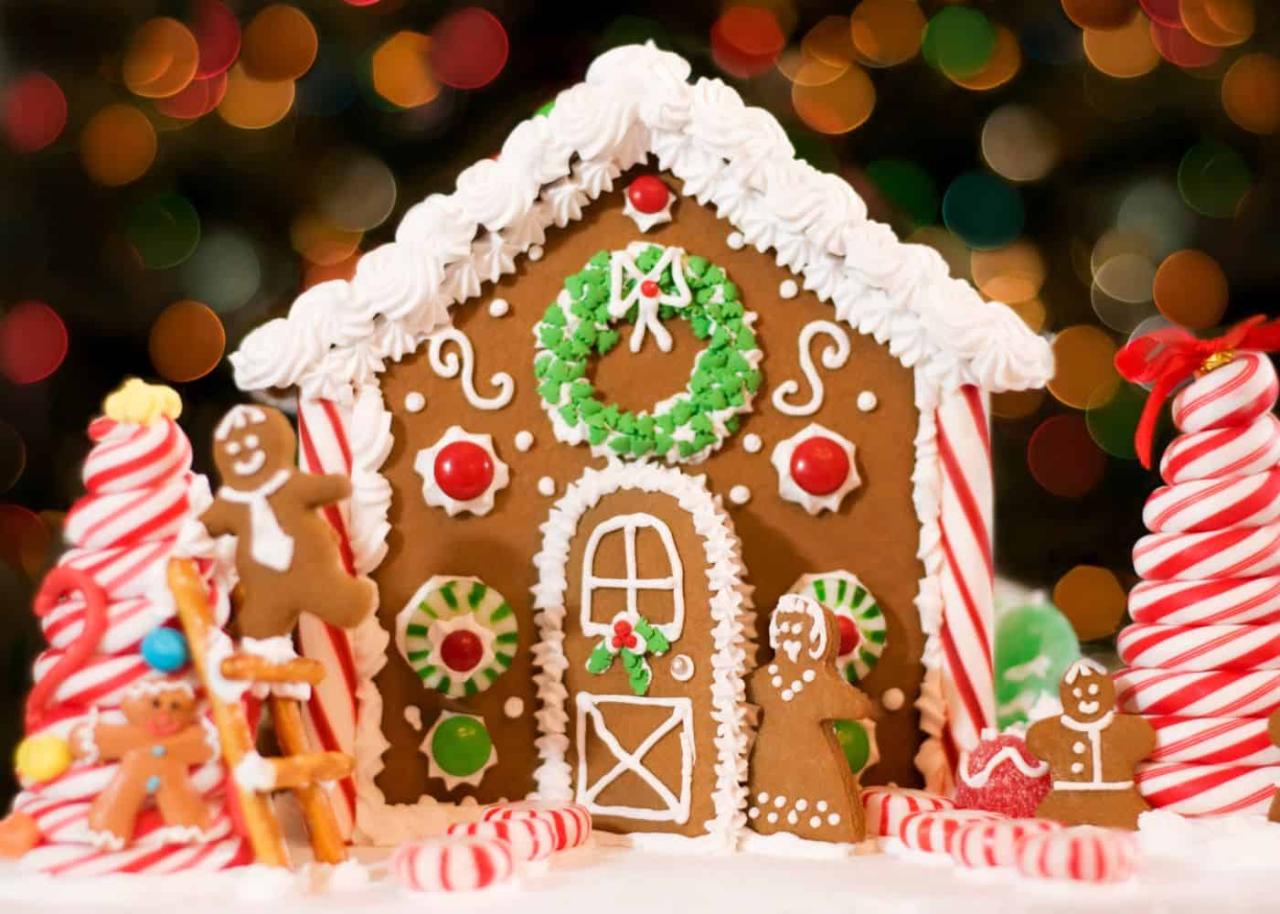 christmas decor gingerbread house 10 gingerbread Christmas decor ideas 🍪🎄 Bringing fairytale charm to your festivities