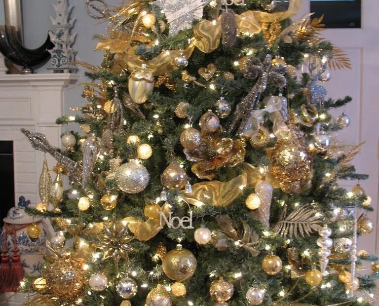 gold and silver christmas decor 25 Gold Christmas Tree Decorations Ideas MagMent