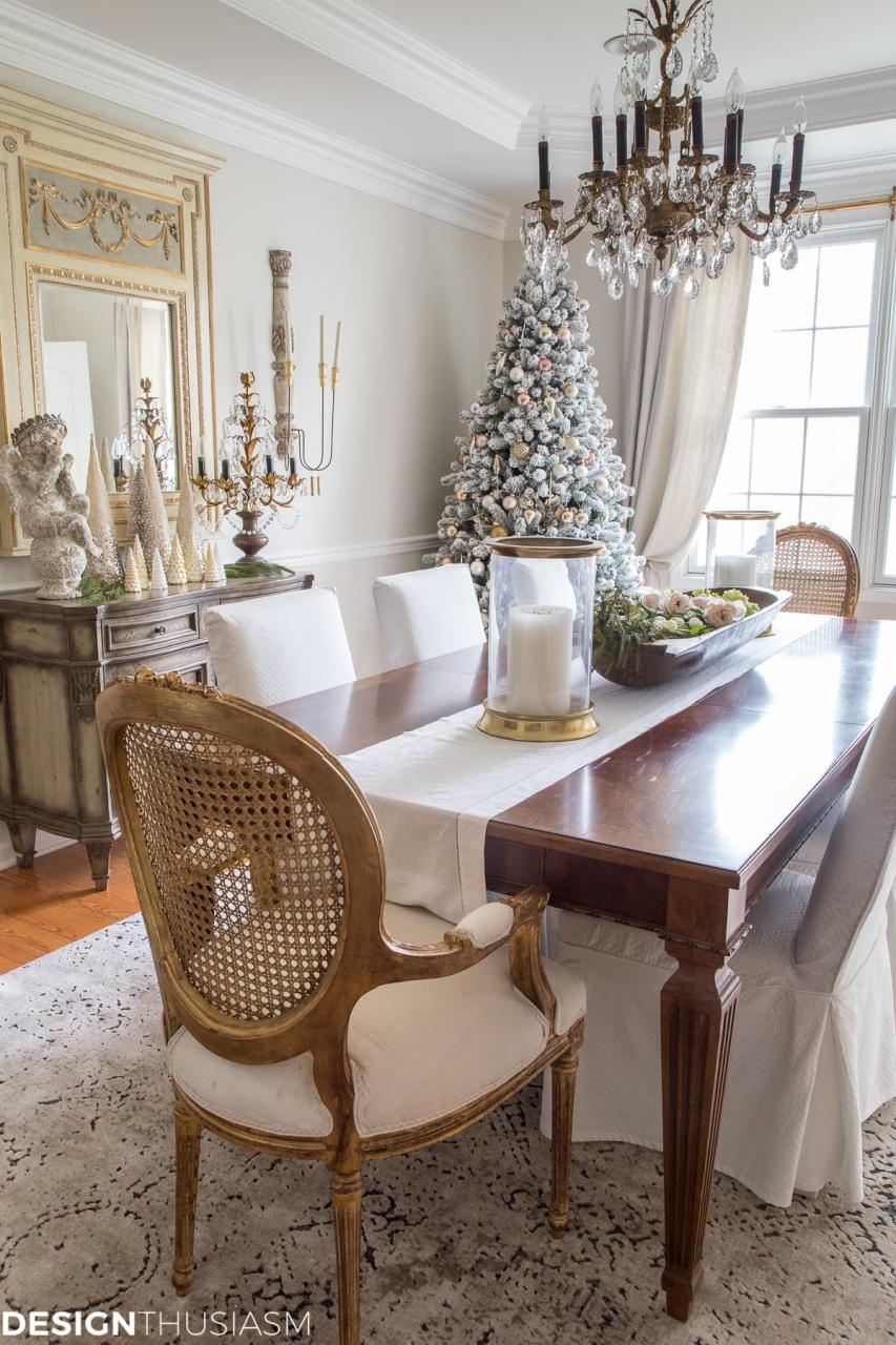 dining room christmas decor Elegant Holiday Decorating Ideas for the Dining Room