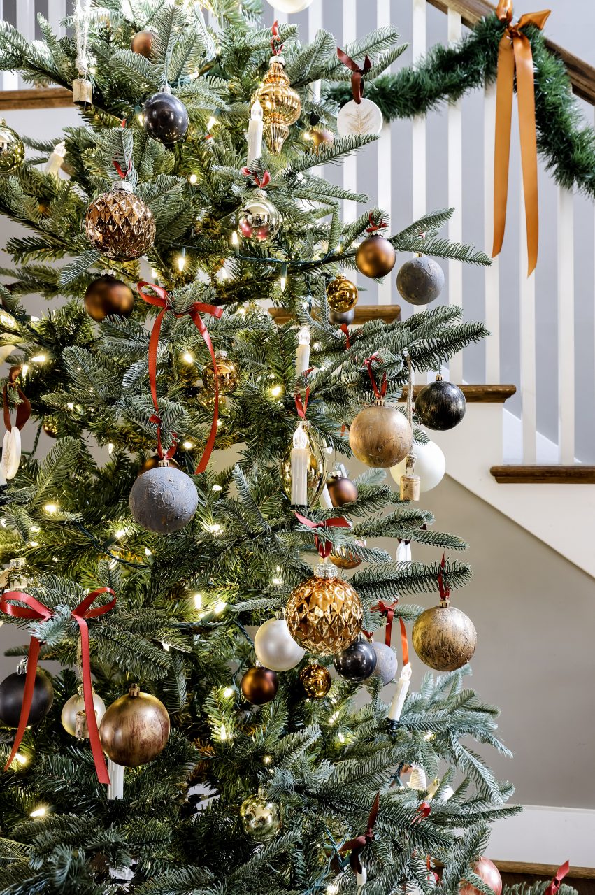 neutral christmas tree decor How To Decorate a Neutral Christmas Tree That Still Looks Glam