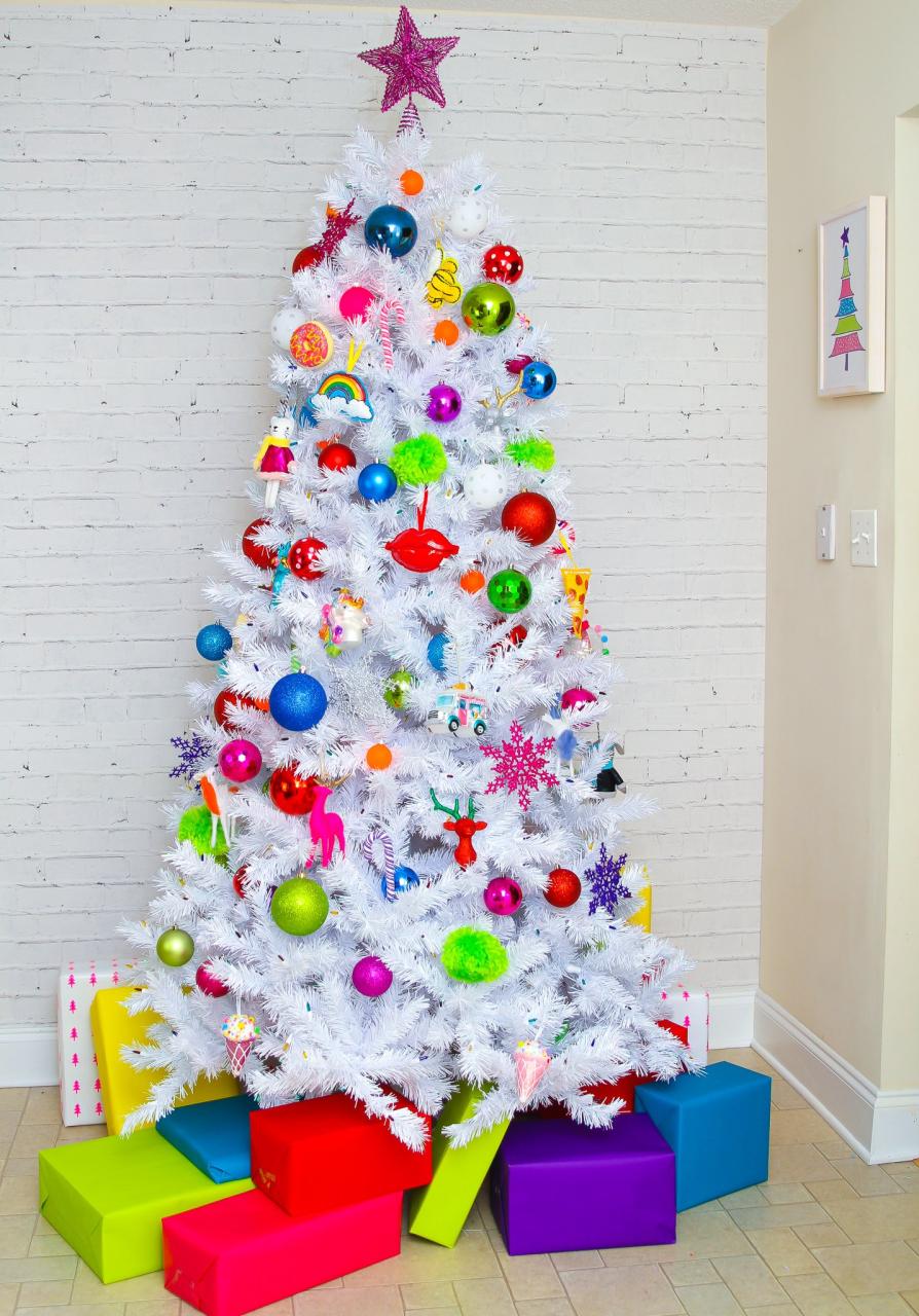 bright color christmas decor Bright & Colorful Christmas TreesIdeas To Make Them Lively