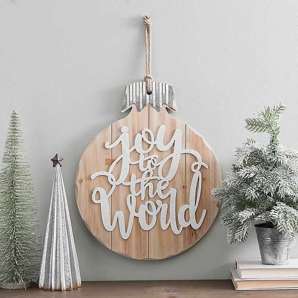 christmas large wall decor 44 Lovely Christmas Wall Decor Ideas For Your Homes PIMPHOMEE