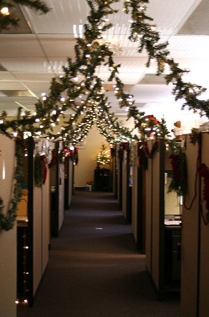 office cubicle christmas decor ideas Top 30 Office Christmas Decorating Ideas Flawssy