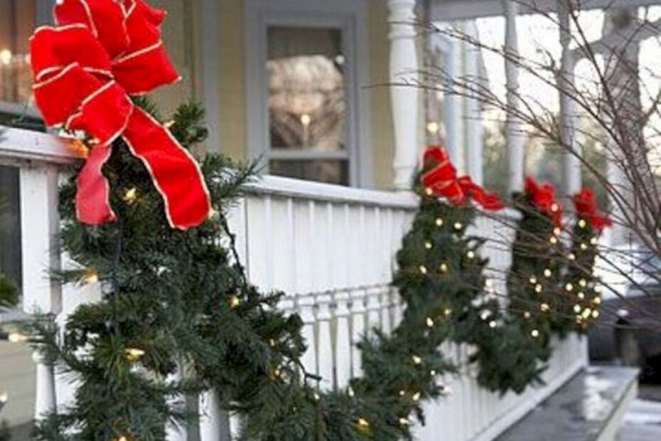 christmas decor for apartment balcony 41 Popular Apartment Balcony For Christmas Décor Ideas