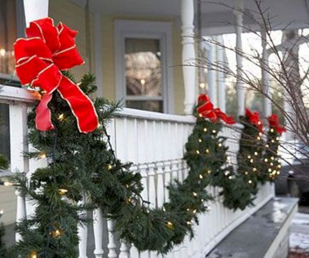 christmas decor for apartment balcony 41 Popular Apartment Balcony For Christmas Décor Ideas