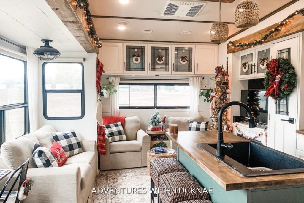 christmas decor for rv 21 Festive Campers To Inspire Your RV Christmas Decorations