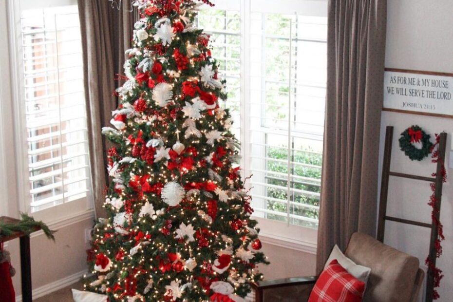 white and red christmas tree decor Top 12 beautiful Christmas tree decorations Gazzed