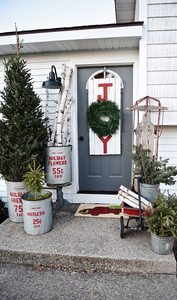 farmhouse christmas front porch decor 17 Christmas Porch & Front Door Decorating Ideas