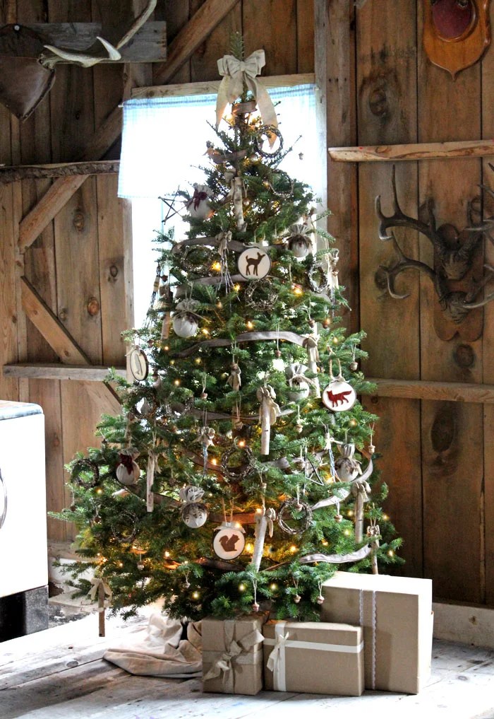 rustic christmas tree decor 32 Adorable Rustic Christmas Decorations Ideas Decoration Love