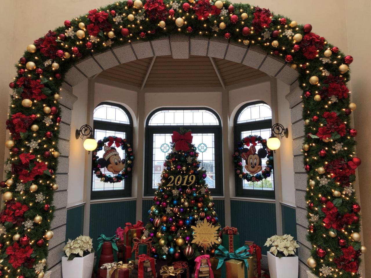 christmas decor at disneyland PHOTO REPORT Tokyo Disneyland 11/30/19 (Christmas Decor