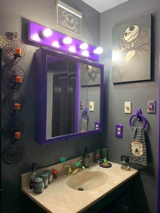 nightmare before christmas bathroom decor This Person Created A Nightmare Before Christmas Themed Bathroom And The Results Are Stunningly