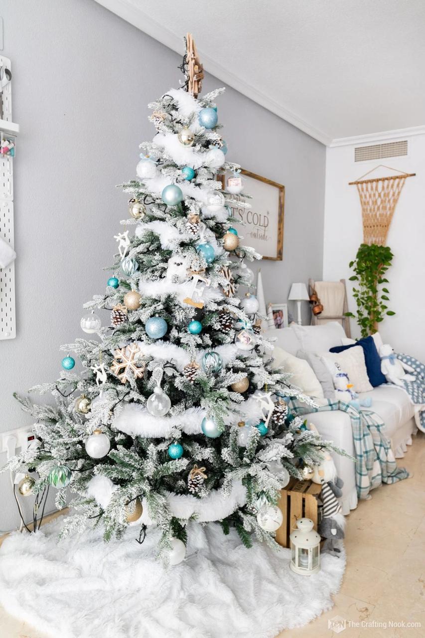 blue and white christmas decor White Christmas Tree Blue Decorating Ideas