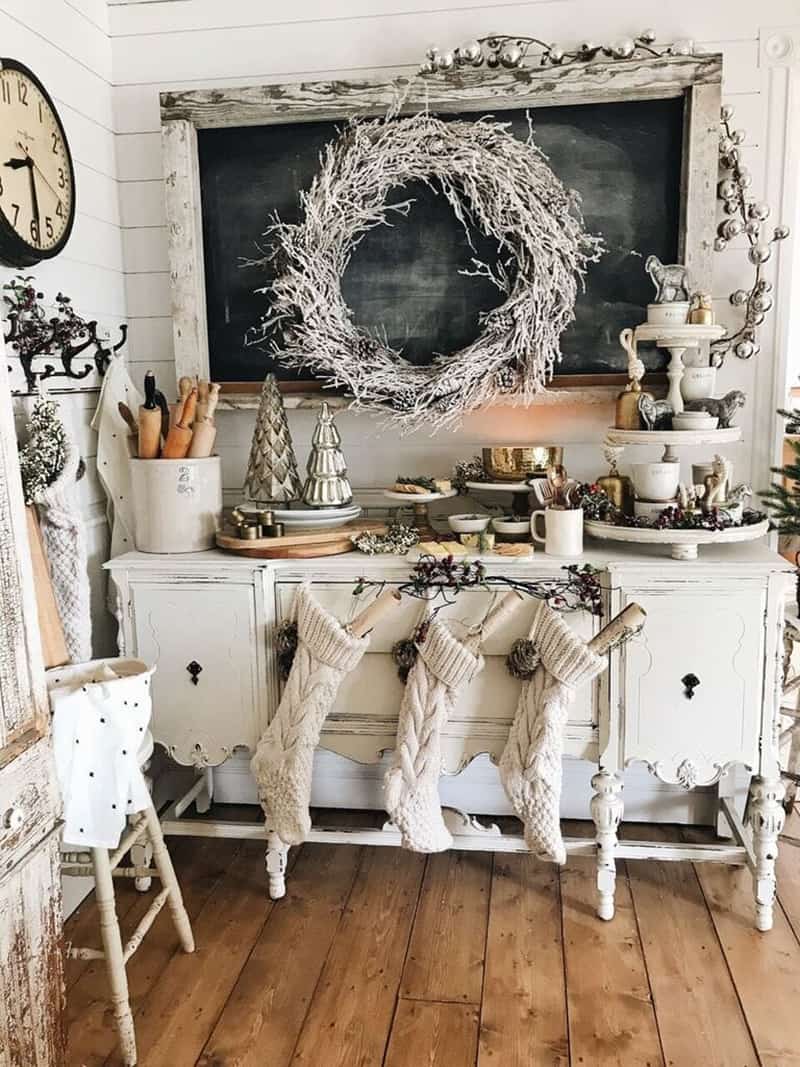 rustic farmhouse christmas decor 40+ Cozy And Wonderful Rustic Farmhouse Christmas Decorating Ideas