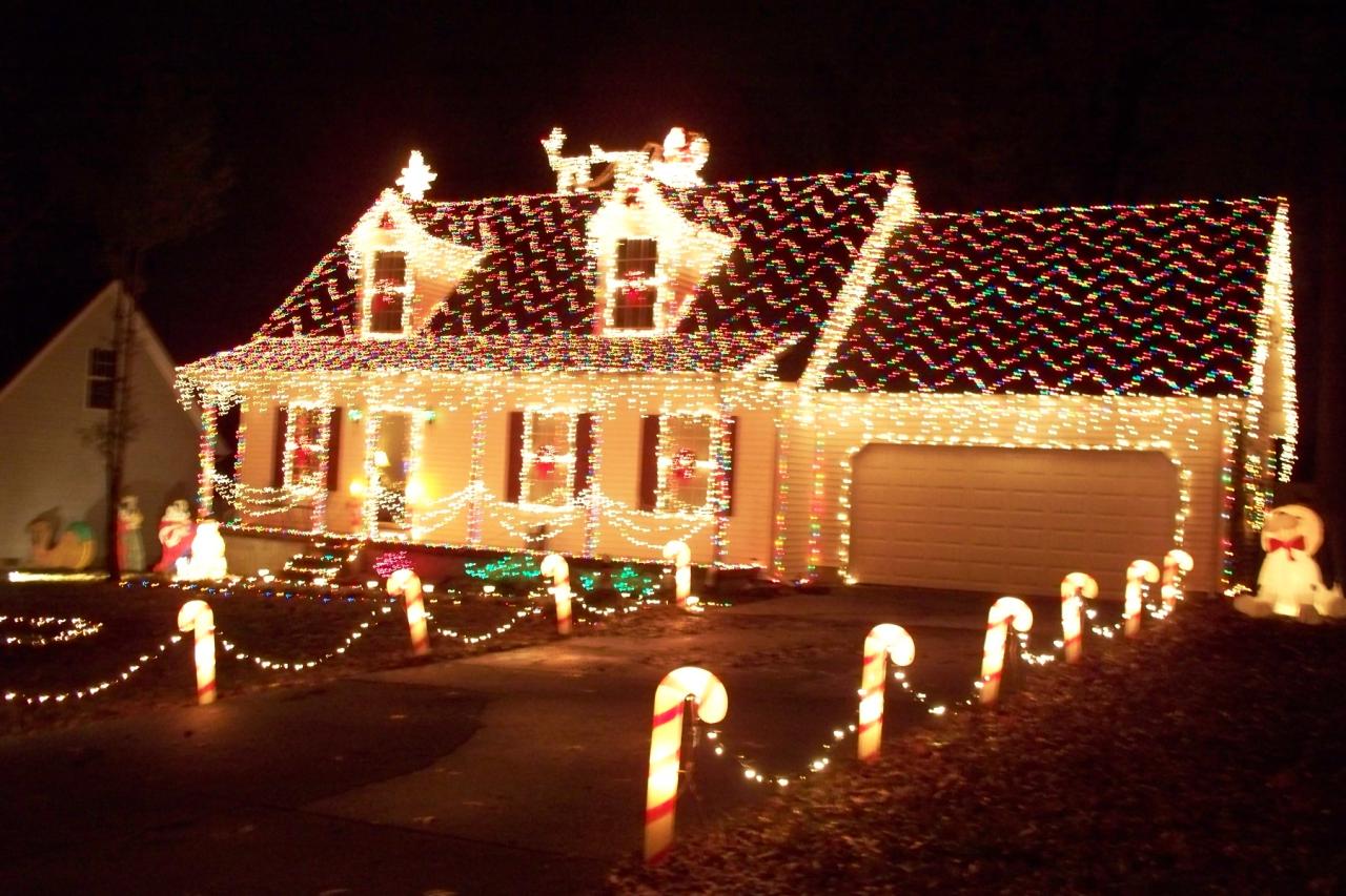 christmas decor for roof Safely Removing Christmas Lights From The Roof DYMI Construction