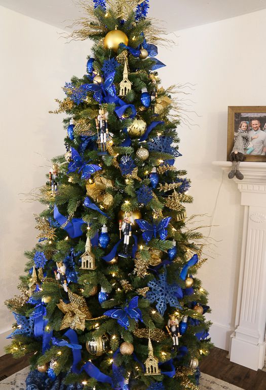 blue christmas tree decor ideas 27 Blue Christmas Decor Ideas That Wow Shelterness