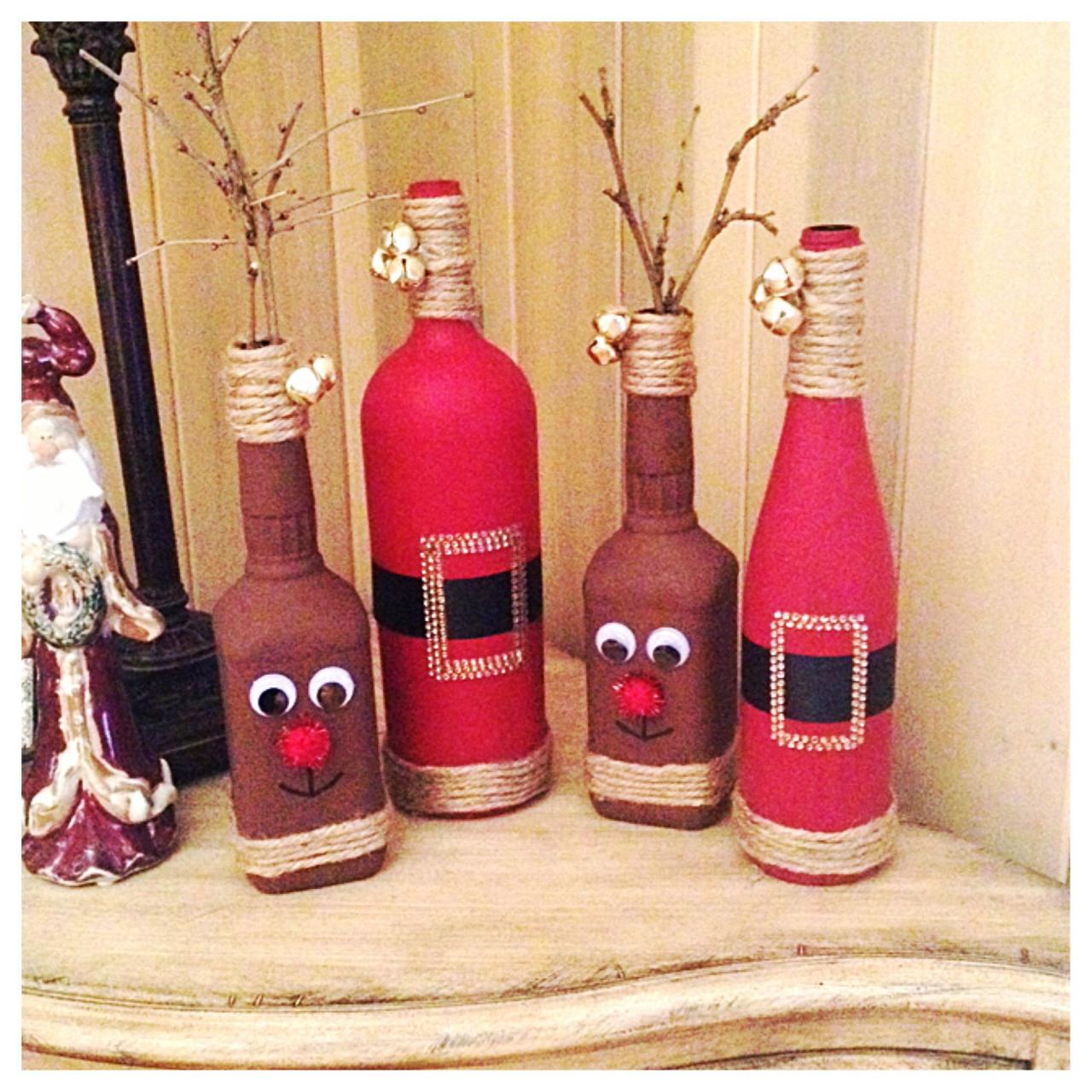 christmas decor with wine bottles Pin by Kristin Clinard on Holiday Ideas Christmas crafts decorations, Christmas wine bottles