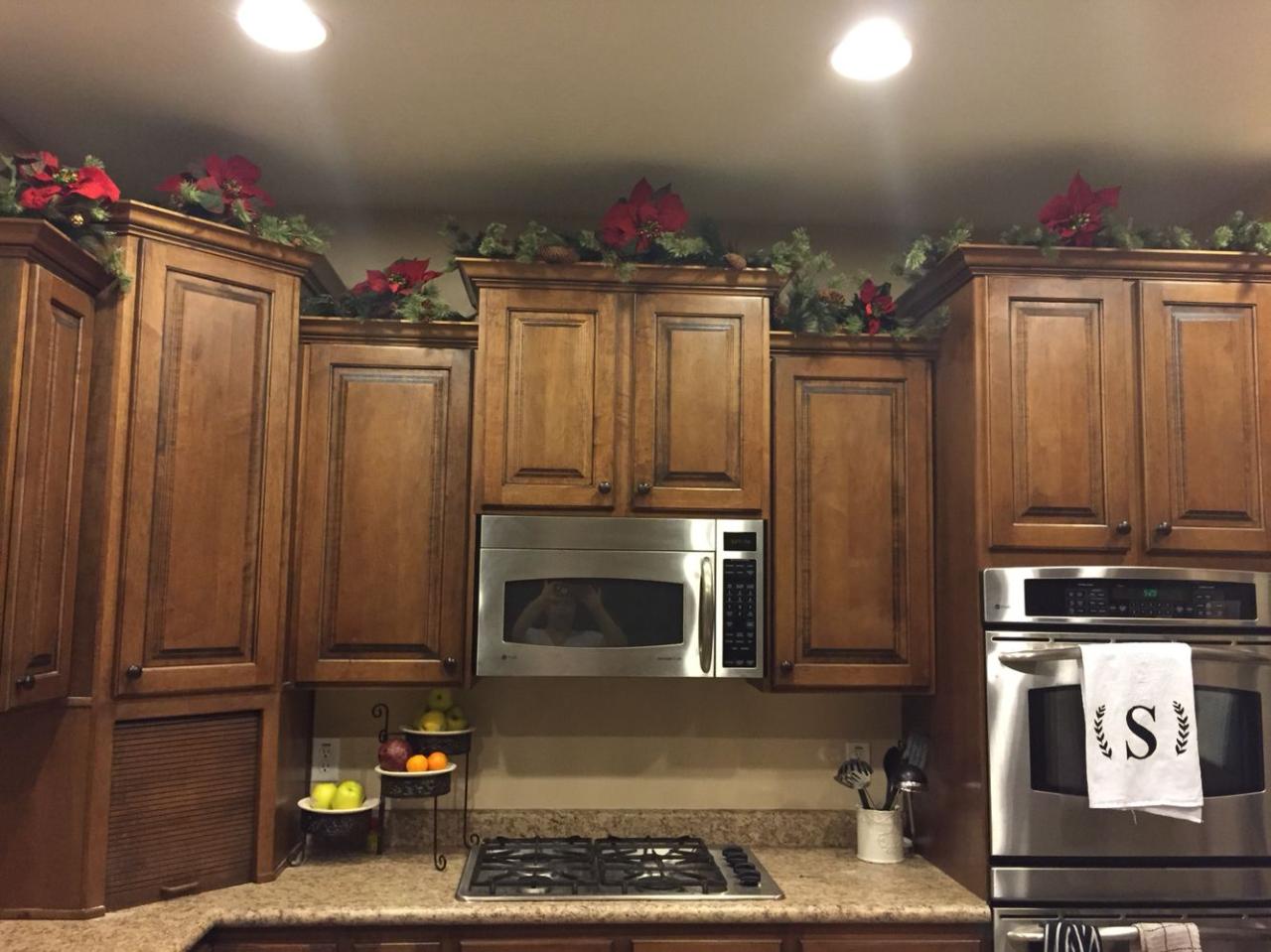 above cabinet christmas decor 10+ Above Christmas Decor DECOOMO