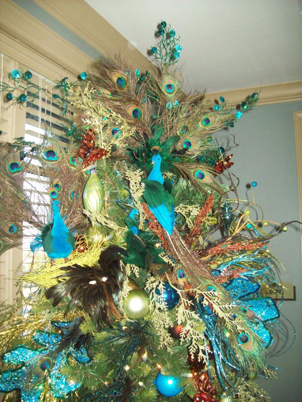 peacock christmas tree decor Peacock Christmas Tree Festive Holiday Decor