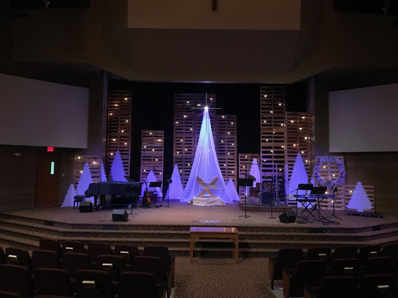 christmas decor for stage Bethel Christmas 2017 Christmas stage decorations, Christmas stage design, Church stage design