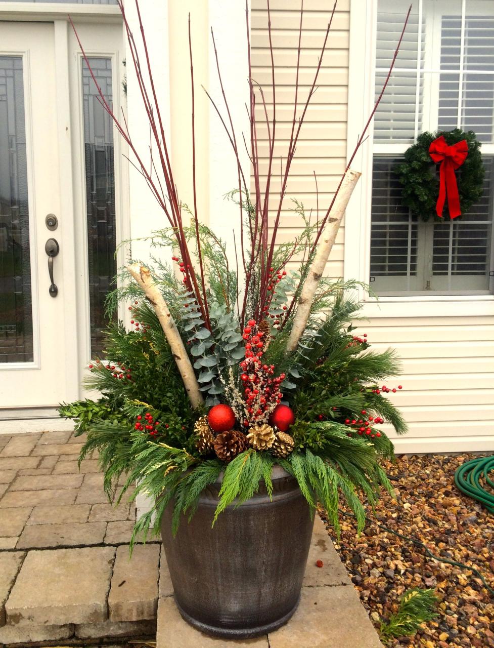 christmas decorating ideas outdoor planters pictures Holiday Planters Holiday planter, Christmas planters, Christmas urns