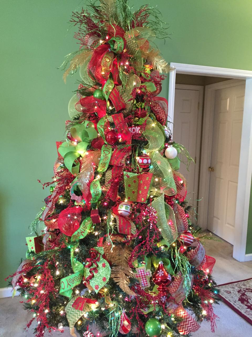 red and green christmas decor Red And Green Christmas Tree Decorations