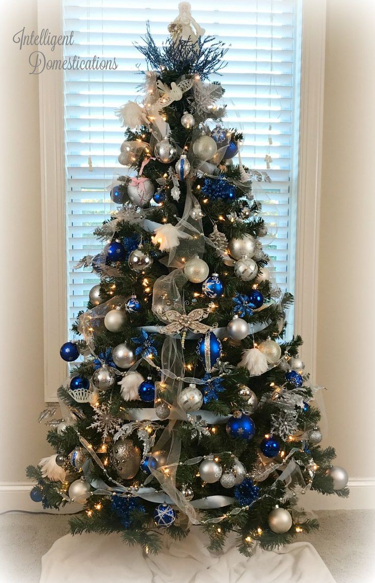 blue christmas tree decor Stylish Blue and White Christmas Tree Decor