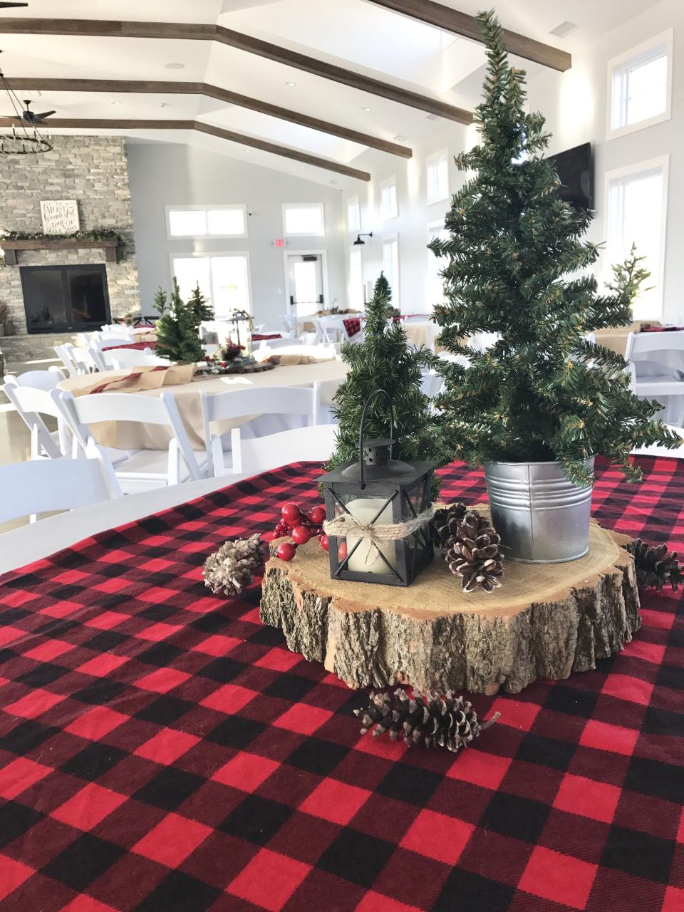 buffalo plaid christmas decor Buffalo Plaid Christmas Table Decor