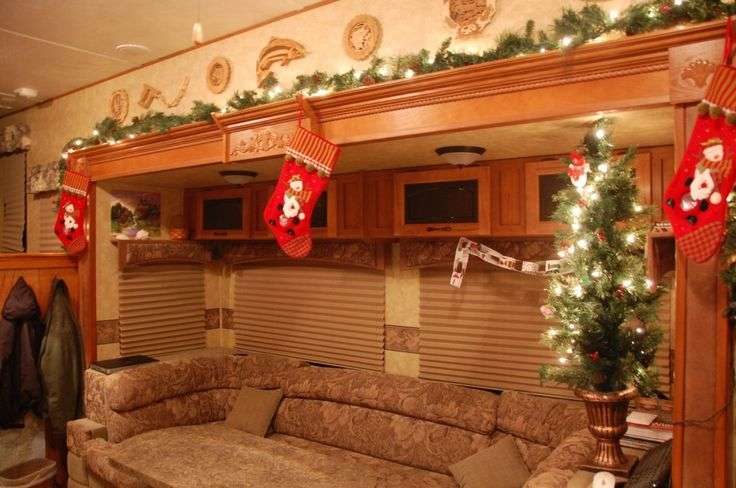 christmas decor for rv 22 Awesome Holiday Decoration Ideas For Your RV!