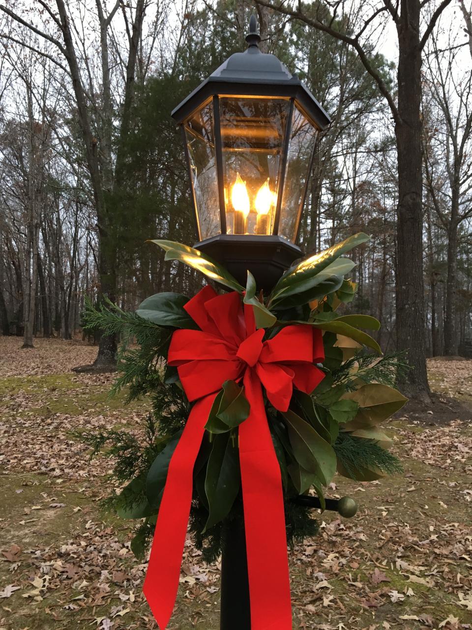 christmas decor for lamp post Pin by Rhonda Howell on Christmas Christmas lamp post, Christmas lanterns, Christmas lamp