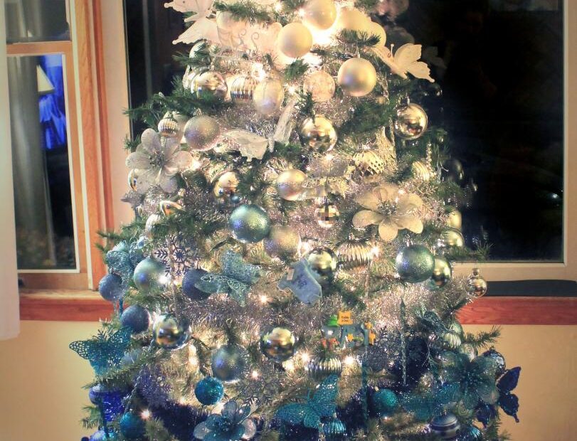 white and blue christmas tree decor Blue and white ombre Christmas tree 2014 Blue christmas decor, Christmas tree themes, Ombre