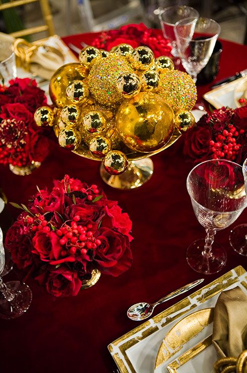 red and gold decor for christmas 42 Amazing Red And Gold Christmas Décor Ideas DigsDigs