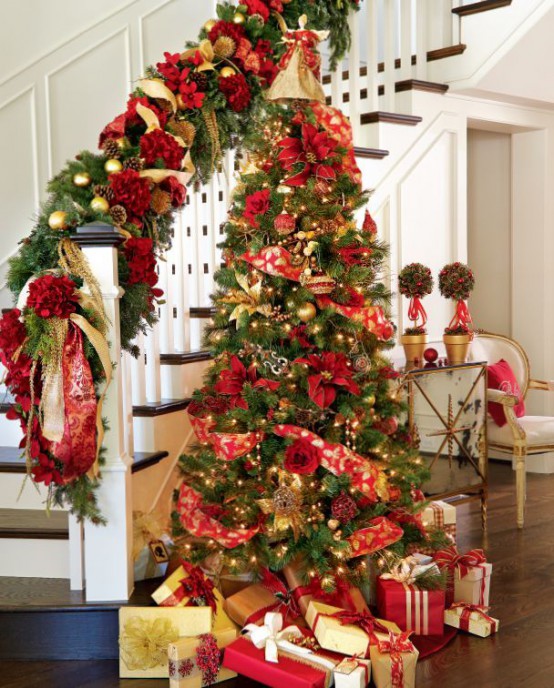 christmas tree decor red and gold 42 Amazing Red And Gold Christmas Décor Ideas DigsDigs