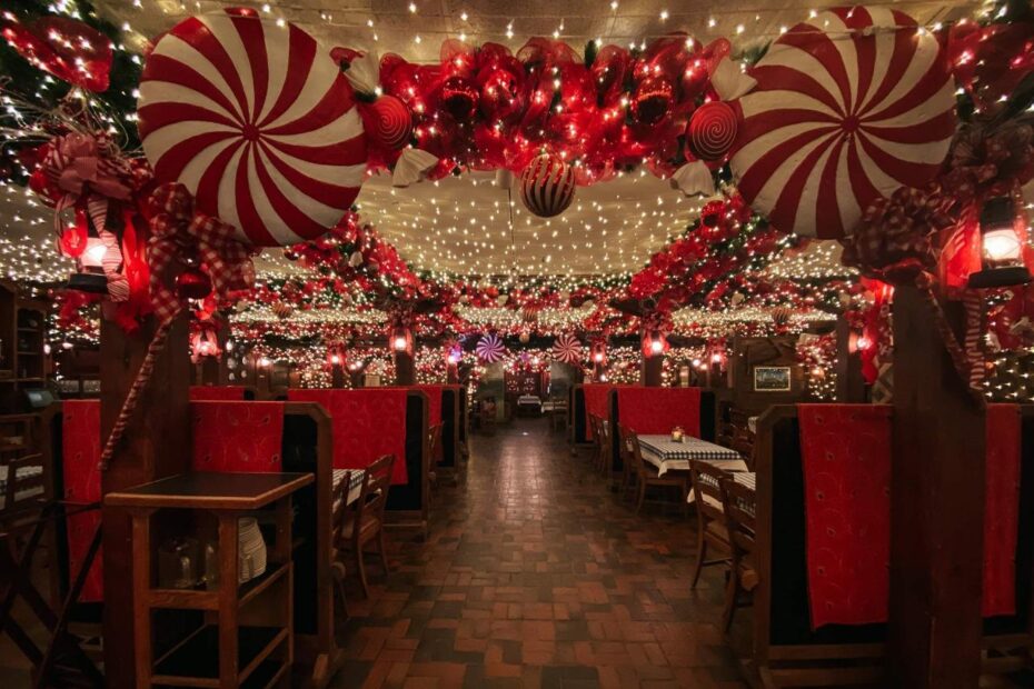 christmas decoration ideas for restaurants 12 restaurants with the best holiday decorations in U.S. & Canada