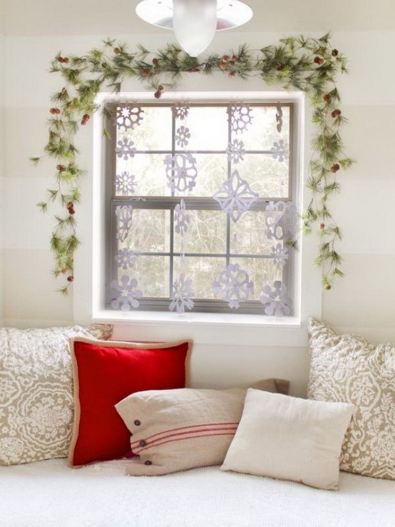 diy christmas window decor 70 Awesome Christmas Window Décor Ideas DigsDigs