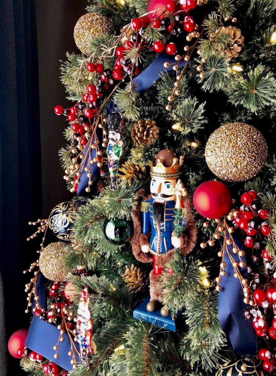 nutcracker theme christmas decor Timeless Classic Nutcracker christmastreeideas in 2020 Christmas tree themes, Nutcracker