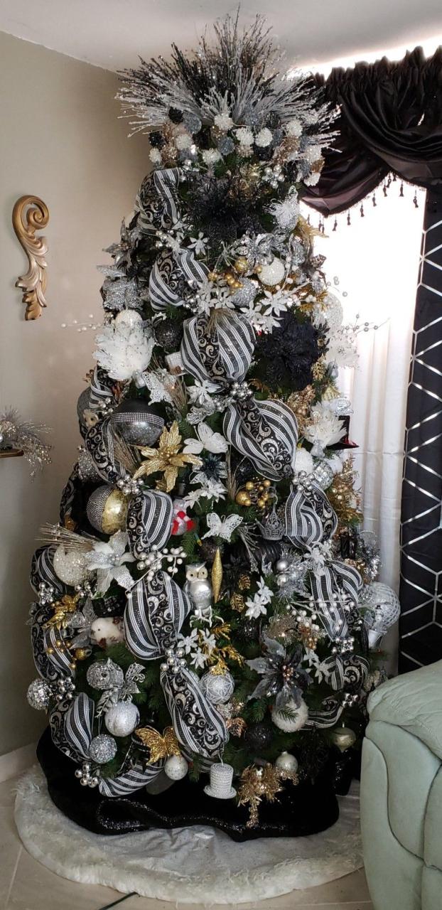 black christmas tree decor ideas Black Christmas Tree Ideas The Urban Decor