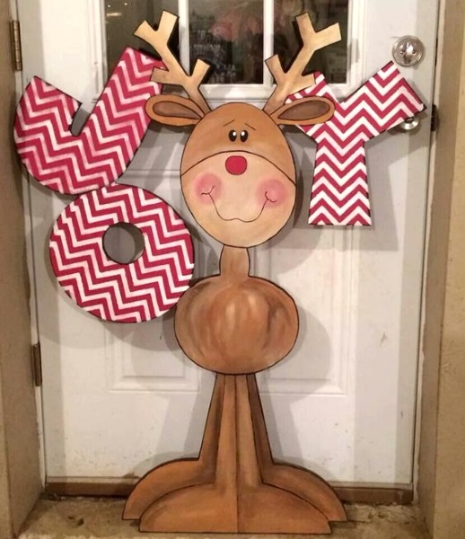 reindeer decor for christmas 50 Christmas Reindeer Decorations to Make Pink Lover