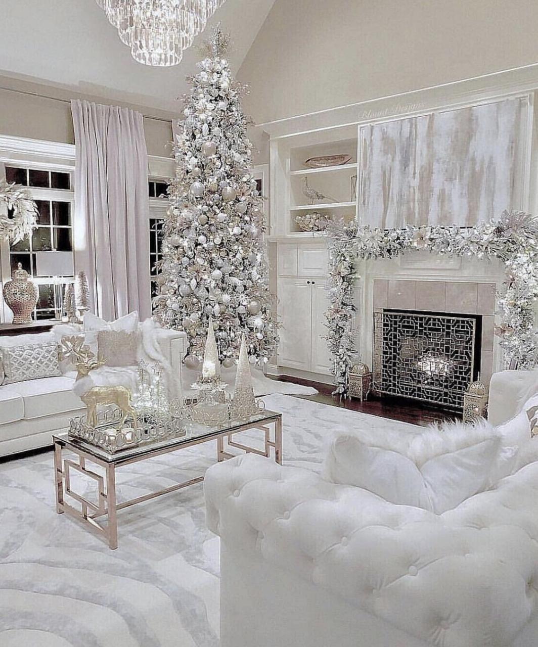 white christmas decorations indoor Elegant all white christmas living room decor with white velvet sofas