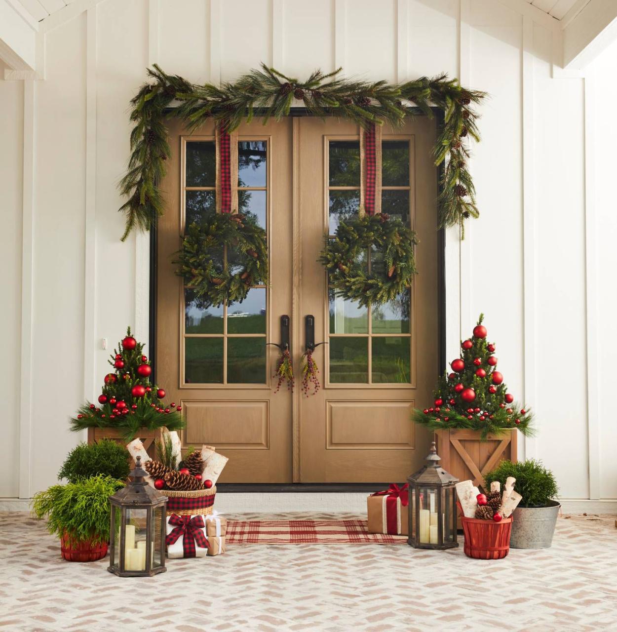 christmas decor for front door ideas 40 Festive Ideas for Front Door Christmas Decorations