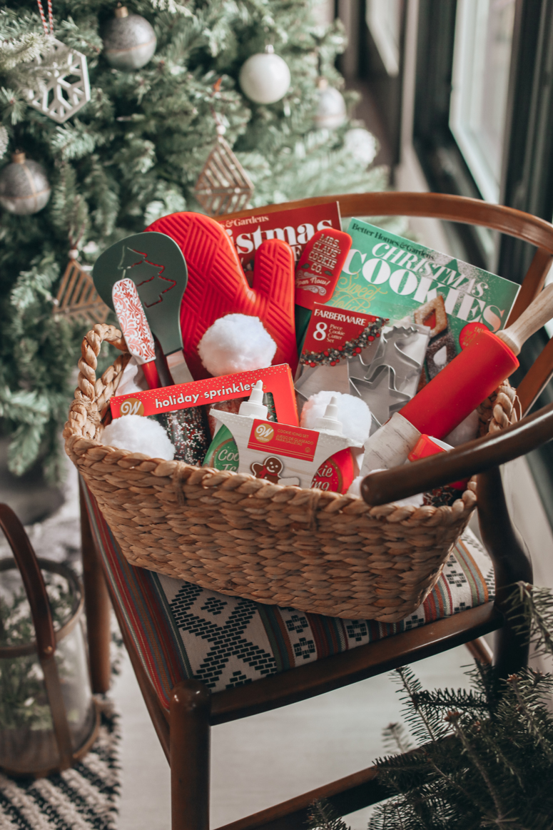 christmas decor basket ideas Holiday DIY Gift Basket Ideas