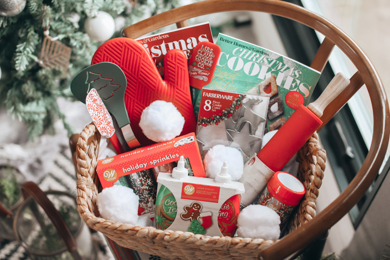 christmas decor basket ideas Holiday DIY Gift Basket Ideas