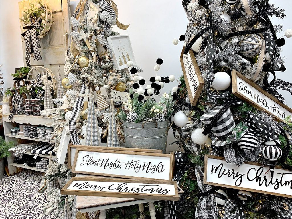 black and white christmas decor ideas Black And White Christmas Tree Decorating Ideas